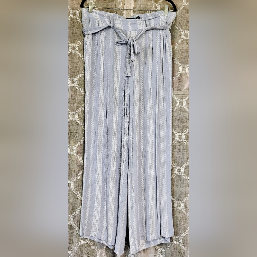 Torrid Light Blue Floral Print Striped Wide-Leg Pants with Tie Waist - Size 00